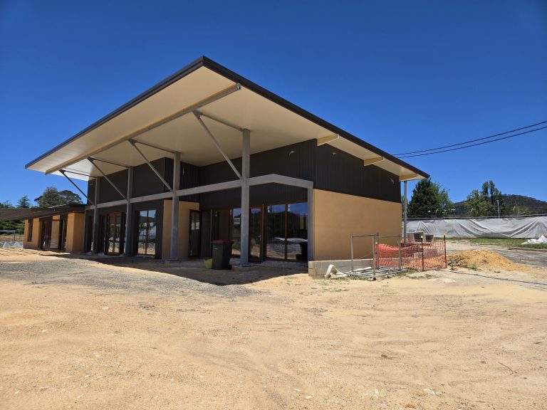 Lithgow Womens Shed Envirotecture Belubula Hemp Homes and volunteers 768x576